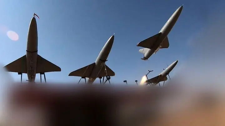 خبر فوری؛ شناور پشتیبانی ارتش آمریکا هدف نیروهای مسلح 