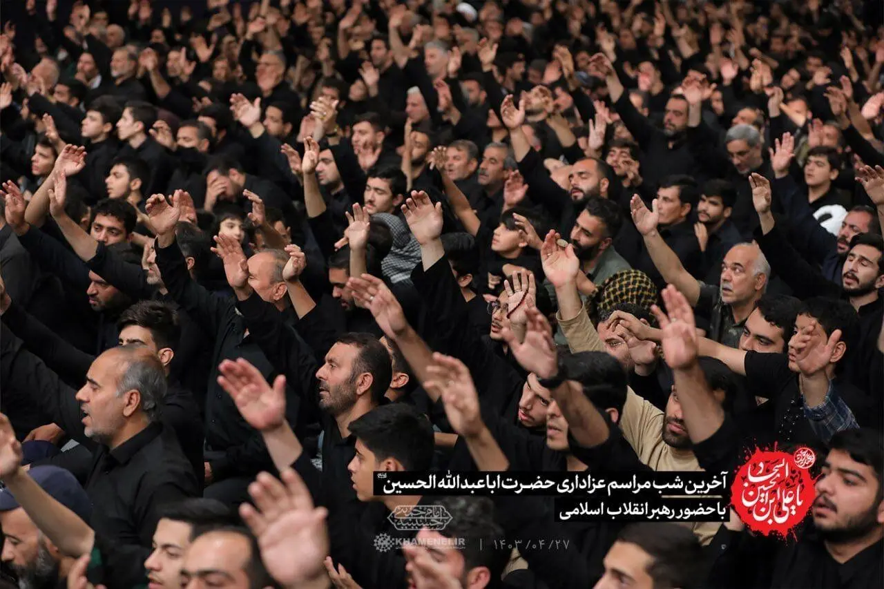 تصویر جدید از این فرد خیلی معروف در کنار رهبر انقلاب
