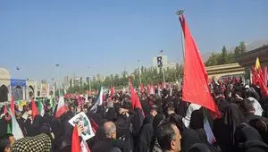 حضور پرشور مردم در مراسم وداع با رهبر شهید؛ مصلی صحنه تجدید میثاق با آرمان‌های انقلاب
