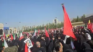 حضور پرشور مردم در مراسم وداع با رهبر شهید؛ مصلی صحنه تجدید میثاق با آرمان‌های انقلاب