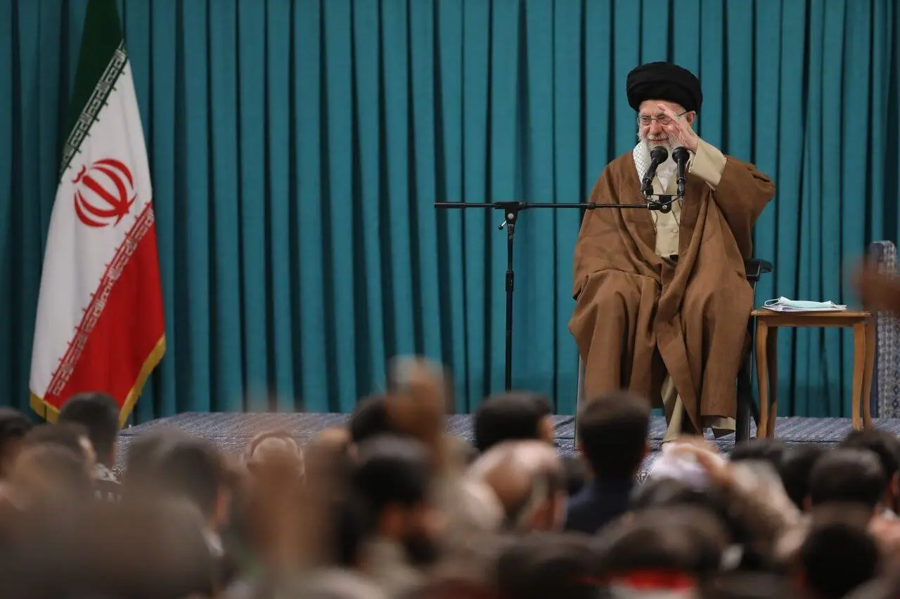 مطالبات مهم رهبر انقلاب از جنبش دانشجویی + توضیحات کامل | نگویید در دانشگاه دیگر نمی شود کاری کرد