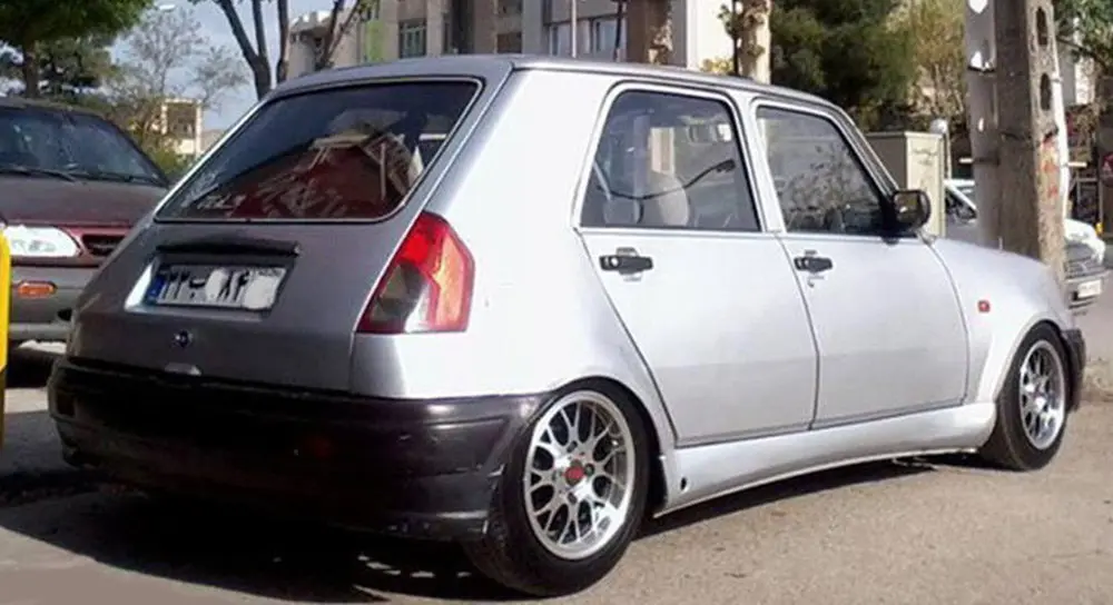 حرکت جالب یک جوان مشهدی در تزئین ماشینش همه را شگفت زده کرد