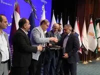 نشان عقاب طلایی مدیریت خلاق به مدیرعامل بانک سینا اعطا شد