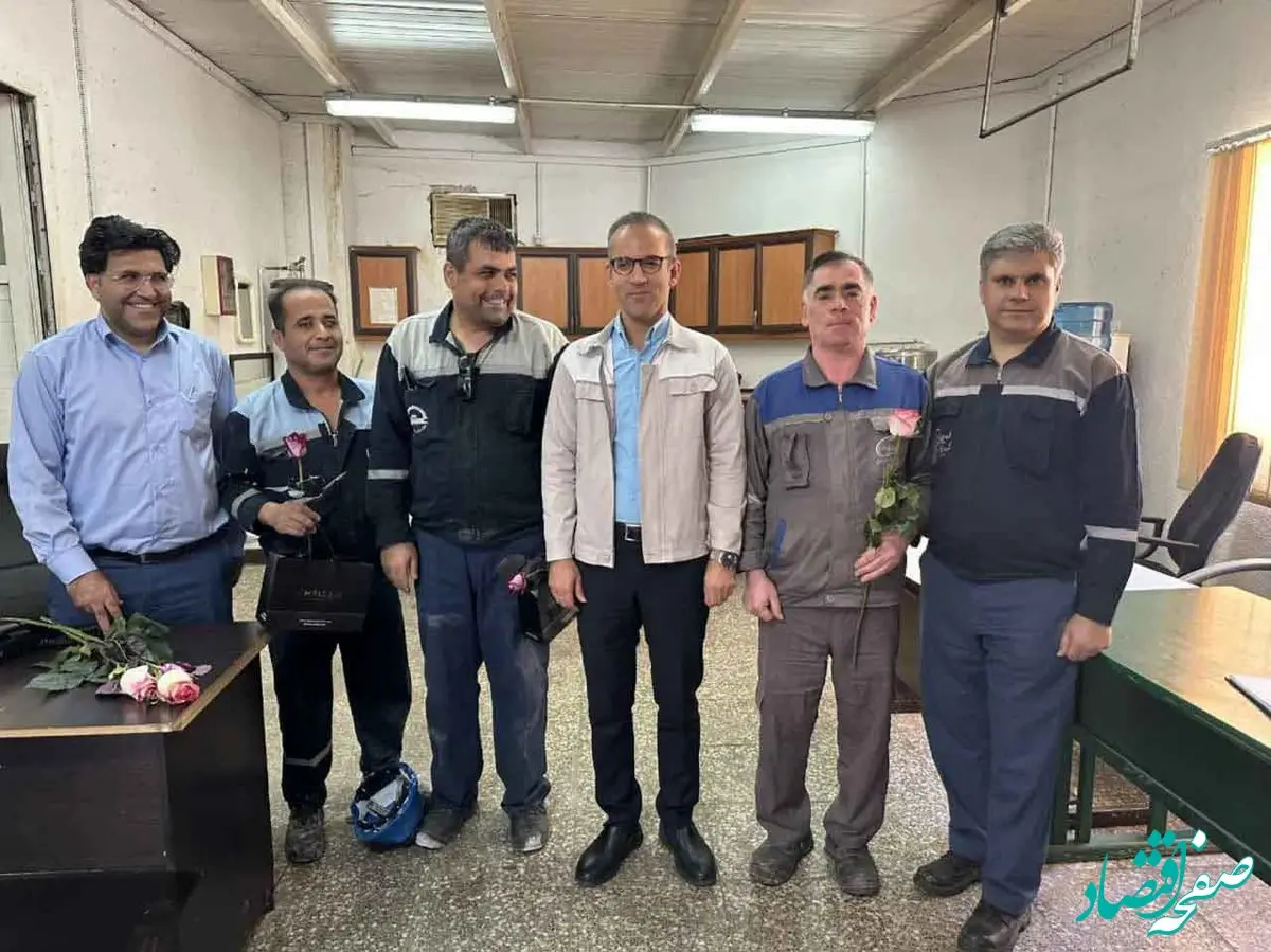 گزارش تصویری: قدر دانی مدیر عامل پتروشیمی خوزستان از زحمت کشان مجموعه در روز جهانی کار و کارگر
