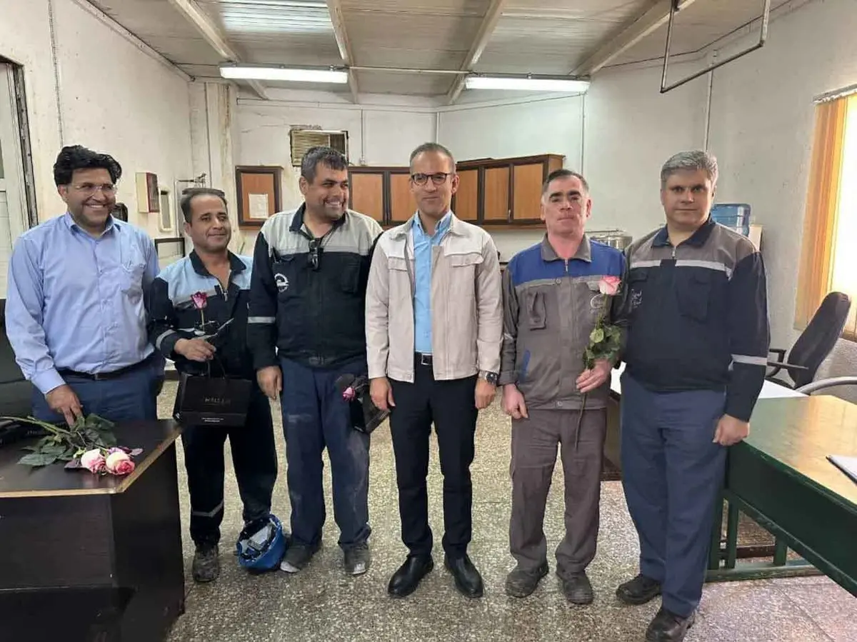 گزارش تصویری: قدر دانی مدیر عامل پتروشیمی خوزستان از زحمت کشان مجموعه در روز جهانی کار و کارگر
