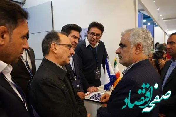 بازدید مهندس نشان زاده از غرفه شرکت پتروشیمی ایلام