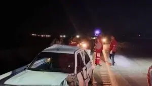 مصدوم شدن ۳ سرنشین پراید در برخورد با تریلر حمل گاز مایع 