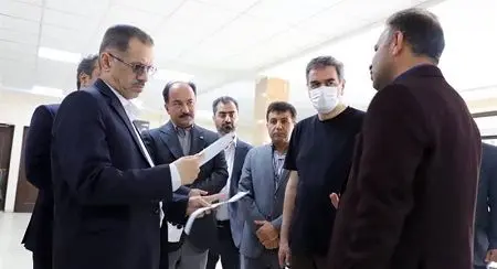 رئیس کل بیمه مرکزی ۹ شعبه شرکت‌های بیمه اهواز را غافلگیر کرد