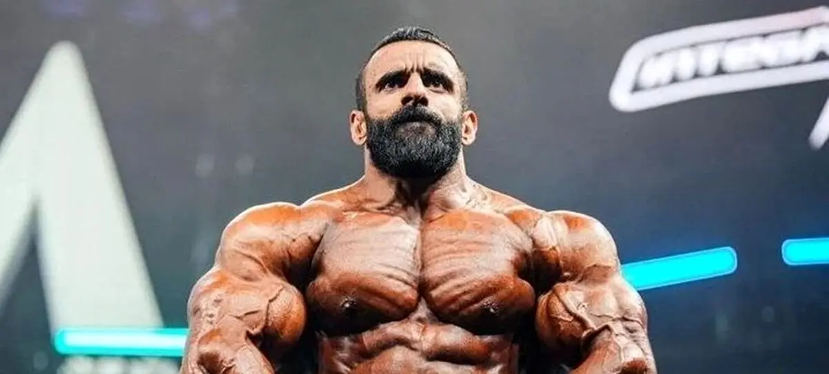 استوری خاص کاپیتان آبی ها برای هادی چوپان  ؛  " قهرمان " 