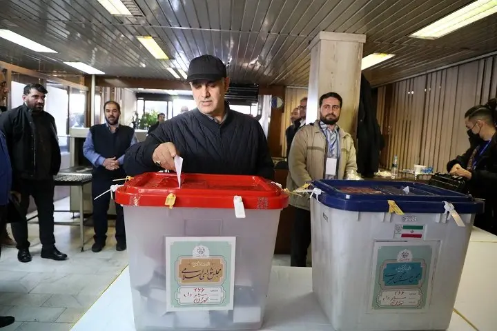 مدیرعامل و کارکنان ایران‌خودرو آرای خود را به صندوق انداختند