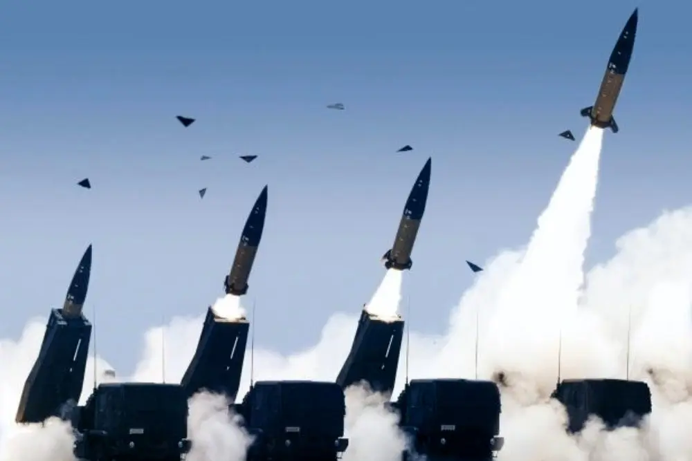 جدیدترین فیلم حمله موشکی ایران به پایگاه آمریکایی العدید در قطر 