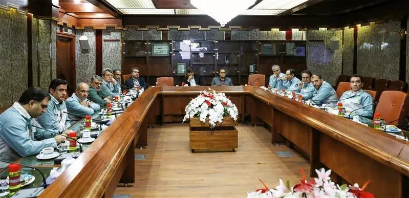حضور رئیس هیئت عامل ایمیدرو در فولاد مبارکه و تأکید بر تداوم جریان تولید