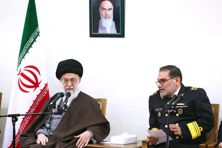  روایتی از استراتژی رهبر شهید انقلاب، حضرت آیت‌الله خامنه‌ای و اقدامات شهید شمخانی برای تنگه هرمز+فیلم
