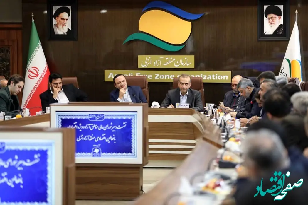 همه موظف به ارائه خدمات به سرمایه گذاران هستیم / مناطق آزاد جای جذب سرمایه و بویژه جذب سرمایه گذاری خارجی است