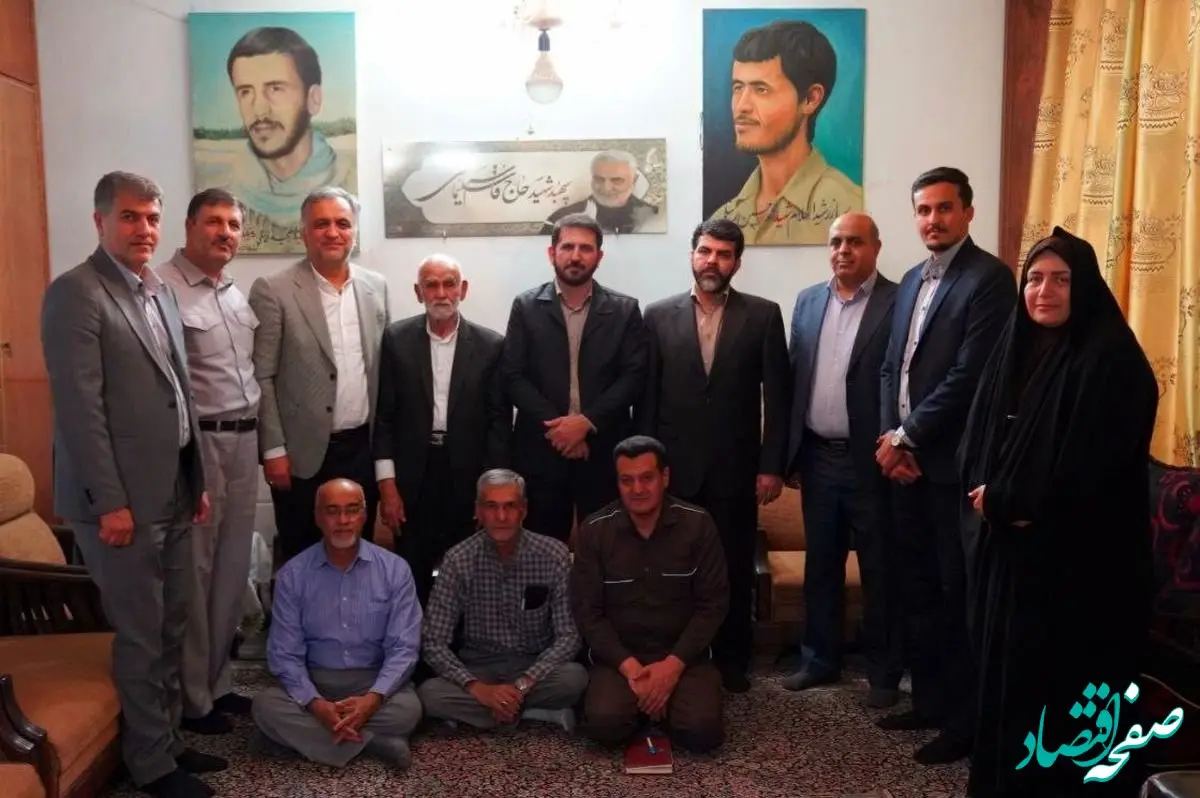 دیدار دکتر اهرابی با خانواده شهید «مجید زینلی»، از شهدای صنعت مس در رفسنجان