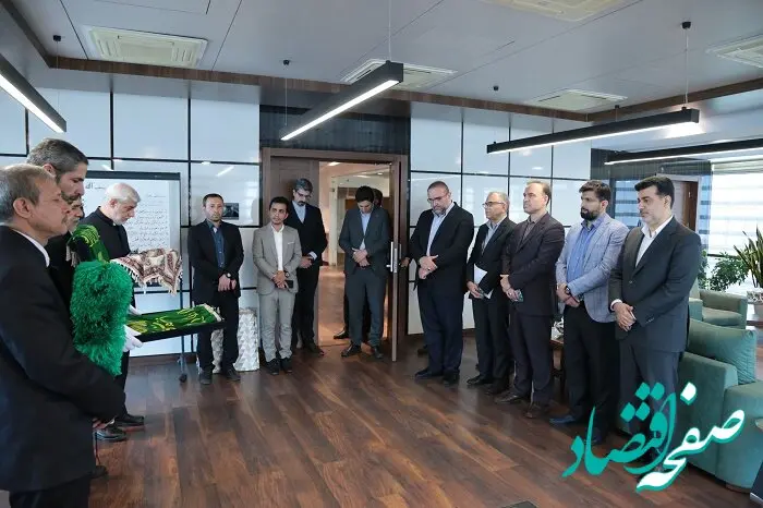 در آستانه سالروز ولادت امام رضا(ع)؛ هلدینگ صباانرژی میزبان پرچم متبرک حرم رضوی شد