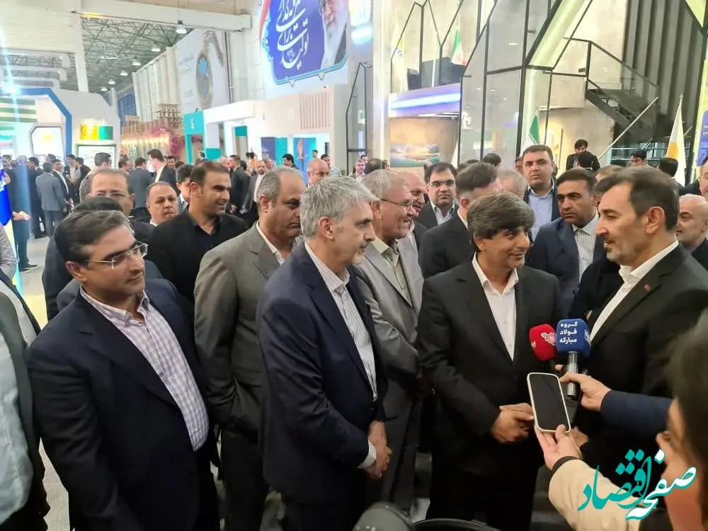 بازدید رئیس هیأت عامل ایمیدرو از غرفه چادرملو در نمایشگاه فولاد کیش