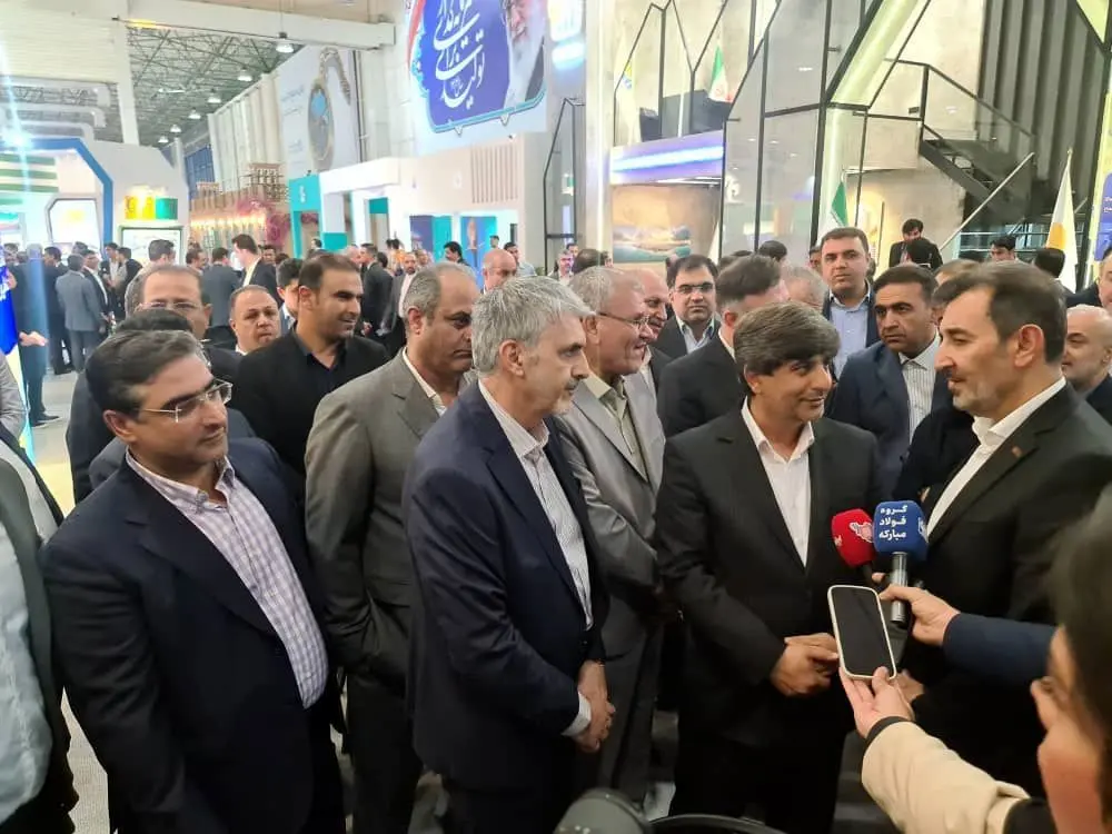 بازدید رئیس هیأت عامل ایمیدرو از غرفه چادرملو در نمایشگاه فولاد کیش