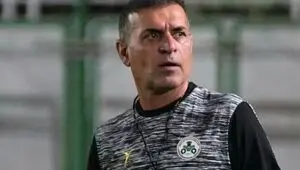 سرمربی ذوب آهن امشب استعفا داد