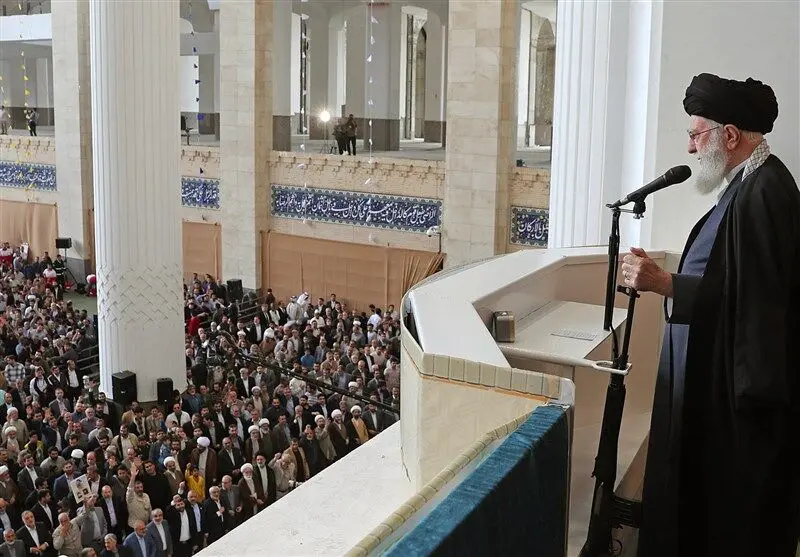 پیام‌های رهبر انقلاب در نماز عید فطر | رهبر انقلاب: پاسخ ایران به هر شرارتی ضربه متقابل و محکم است 