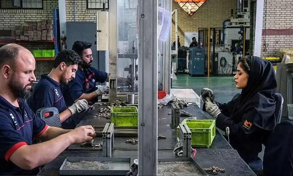 افزایش ۲۰ درصدی حقوق در برابر تورم ۴۵ درصدی؛ چرا قدرت خرید حقوق‌بگیران روزبه‌روز کمتر می‌شود؟