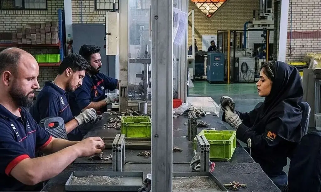 افزایش ۲۰ درصدی حقوق در برابر تورم ۴۵ درصدی؛ چرا قدرت خرید حقوق‌بگیران روزبه‌روز کمتر می‌شود؟