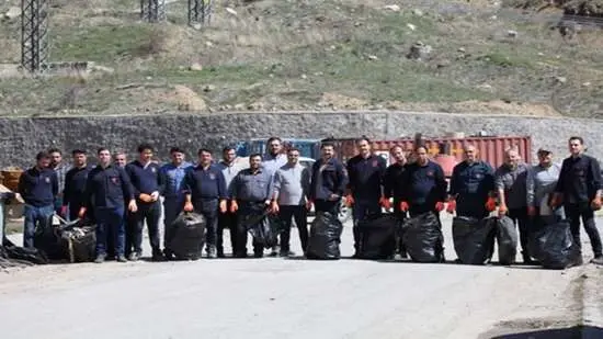 پاکسازی محوطه معدن مس سونگون از انباشت زباله های پلاستیکی