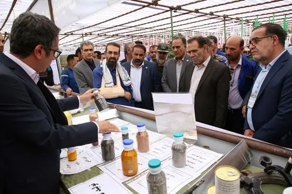 افتتاح نمایشگاه دفاع مقدس و دستاوردهای صنعتی شهرک انرژی شهرستان شازند