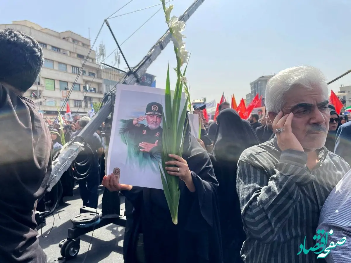 کفن پوشان به میدان آمدند/ فراموشت نمی‌کنیم ژنرال!+ عکس هایی فراتر از خاص