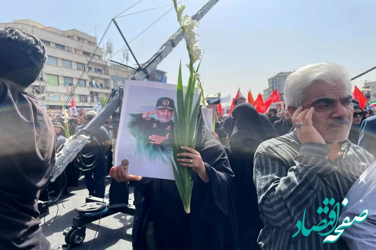 کفن پوشان به میدان آمدند/ فراموشت نمی‌کنیم ژنرال!+ عکس هایی فراتر از خاص