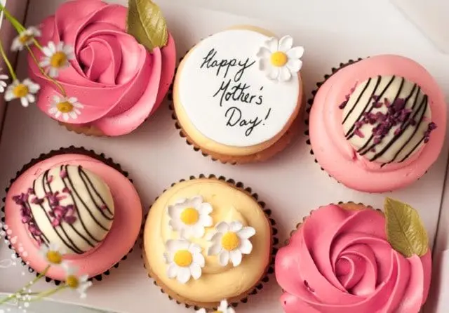 سوالات متداول در مورد تزیین کیک روز مادر