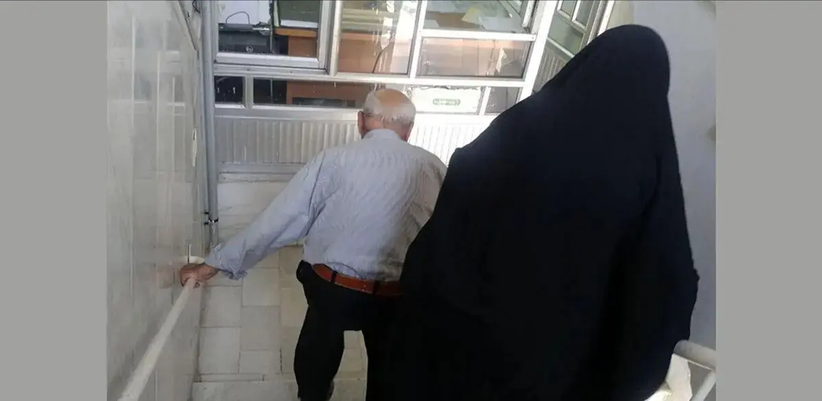 فاجعه درمانی در چوار ایلام: کارگران با پرداخت حق بیمه، جان خود را در جاده‌های خطرناک از دست می‌دهند! 
