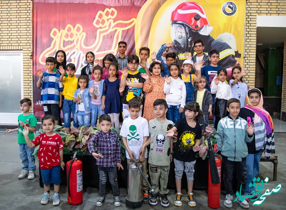 بمناسبت 7 مهر "روز ملی آتش نشانی و ایمنی" بازدید همسران و فرزندان کارکنان در پالایشگاه نفت سپاهان برگزار شد