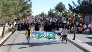 حضور پررنگ همکاران شرکت آلومینای ایران در راهپیمایی یوم الله ۱۳ آبان