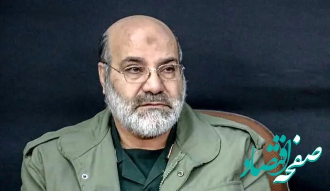 این فرمانده به رهبر انقلاب هدیه داد/ چه هدیه‌ای تقدیم رهبر انقلاب شد؟