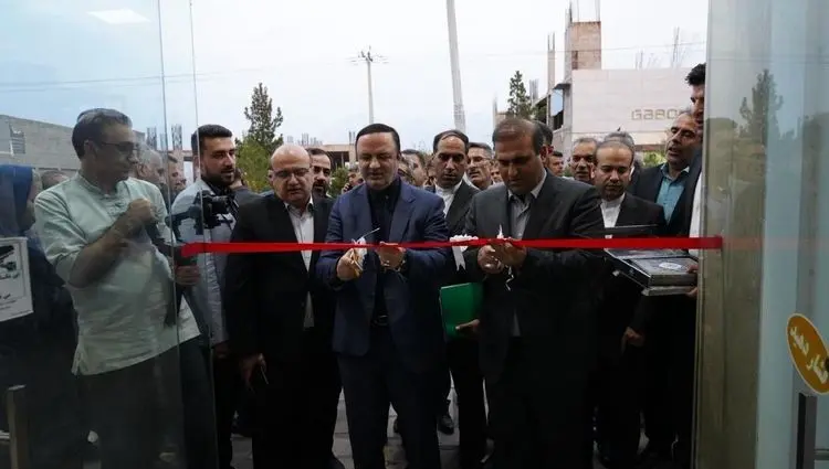 نخستین دفتر خدمات هوشمند مناطق آزاد در ارس افتتاح شد / اولین گردشگر خارجی کارت مناطق آزاد ایران را دریافت کرد