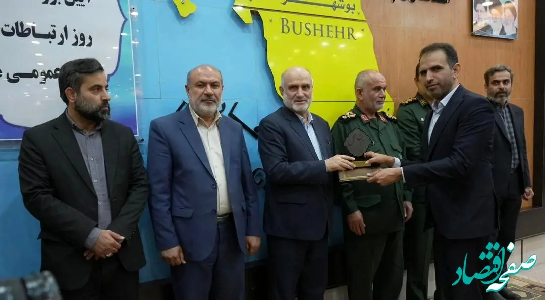 تقدیر از رئیس روابط عمومی پازارگاد به عنوان چهره برتر استان بوشهر