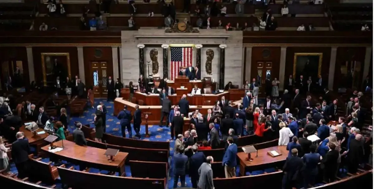 آخرین خبر از احتمال حمله آمریکا به ایران امروز شنبه ۲ اسفند ۱۴۰۴ | کنگره آمریکا دست ترامپ را در حمله به ایران... 