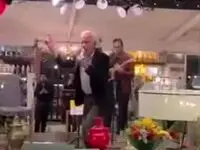 فیلم اجرای صادق بوقی در شب یلدا در حضور مردم