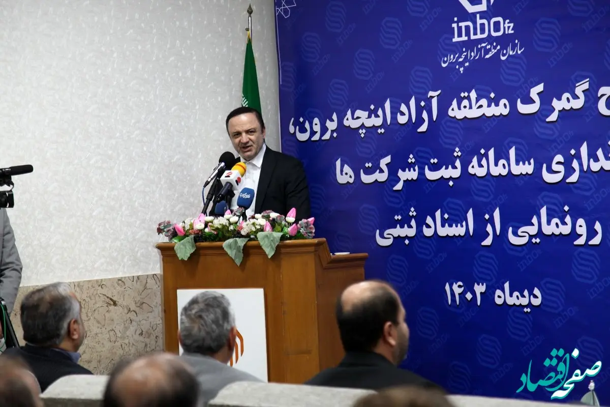 جذب سرمایه‌گذار با رویکرد صادراتی مهم‌ترین موضوعی است که در مناطق آزاد دنبال می‌کنیم