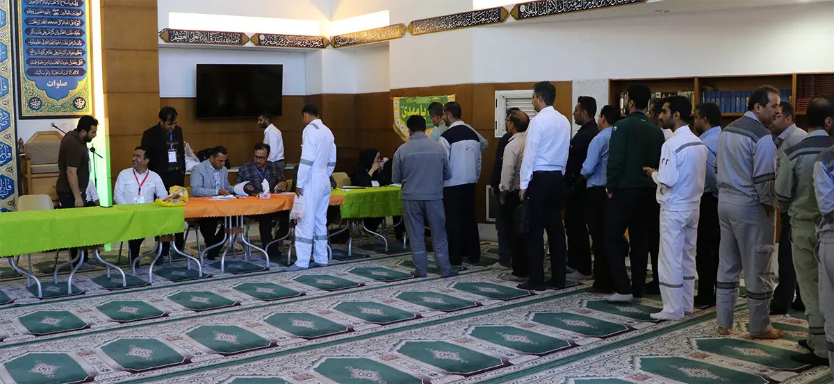 حضور پر شور کارکنان شرکت پتروشیمی نوری در انتخابات