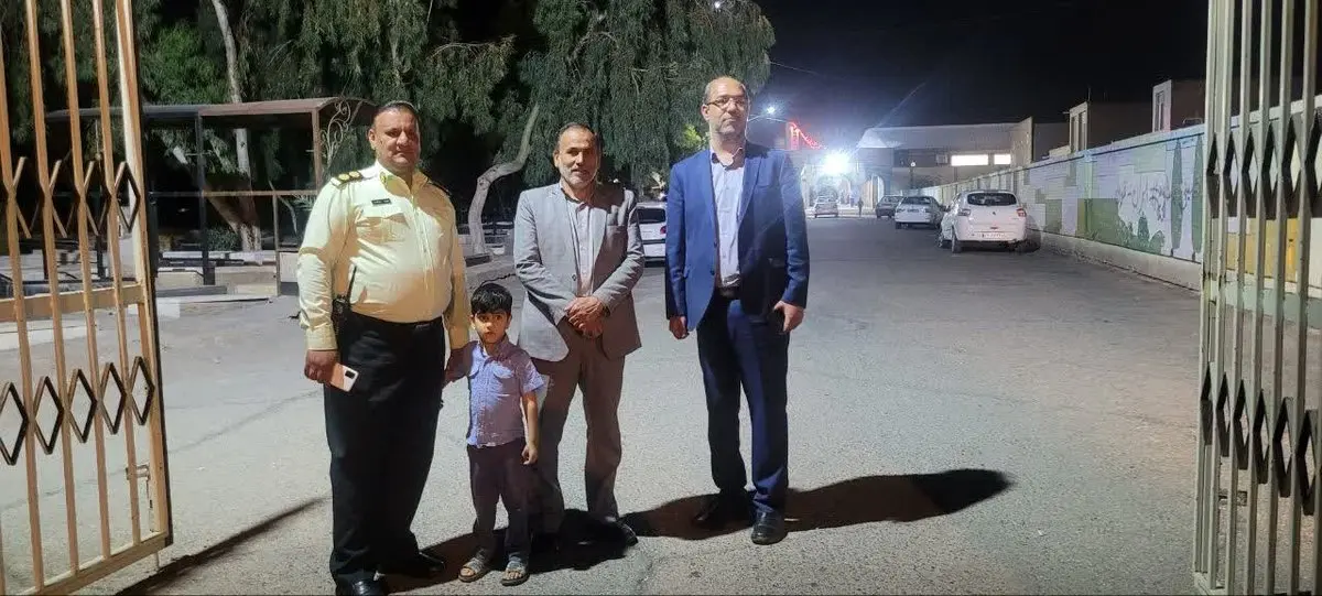 پسر بچه ۴ ساله رفسنجانی در حرم امام خمینی حاشیه ساز شد!
