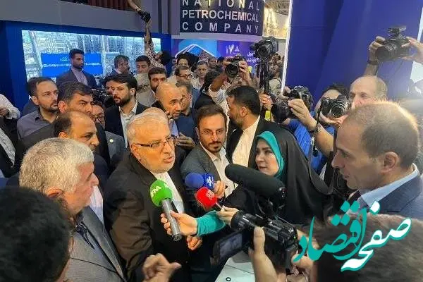 بازدید وزیر نفت از غرفه پتروشیمی شازند