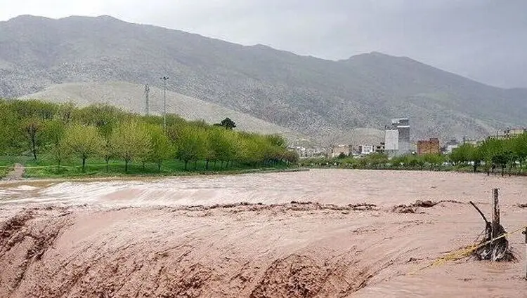 بارش شدید در ۸ دقیقه؛ سیلاب راه‌های سوادکوه را مسدود کرد