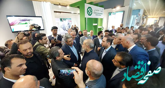 بازدید وزیر کشور از غرفه بانک توسعه صادرات ایران در نمایشگاه صادرات به پاکستان