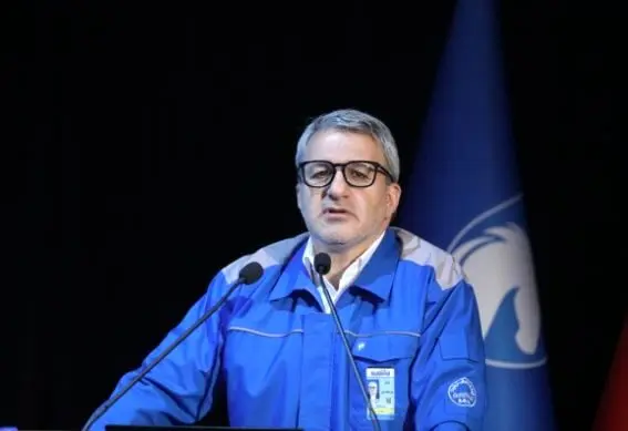 تاکید مدیرعامل ایران‌خودرو بر تحول ساختاری، تولید خودرو هیبریدی و ارتقای کیفیت در سال۱۴۰۴