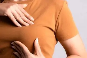 چگونه درد پستان در دوران قاعدگی را کمتر کنیم؟