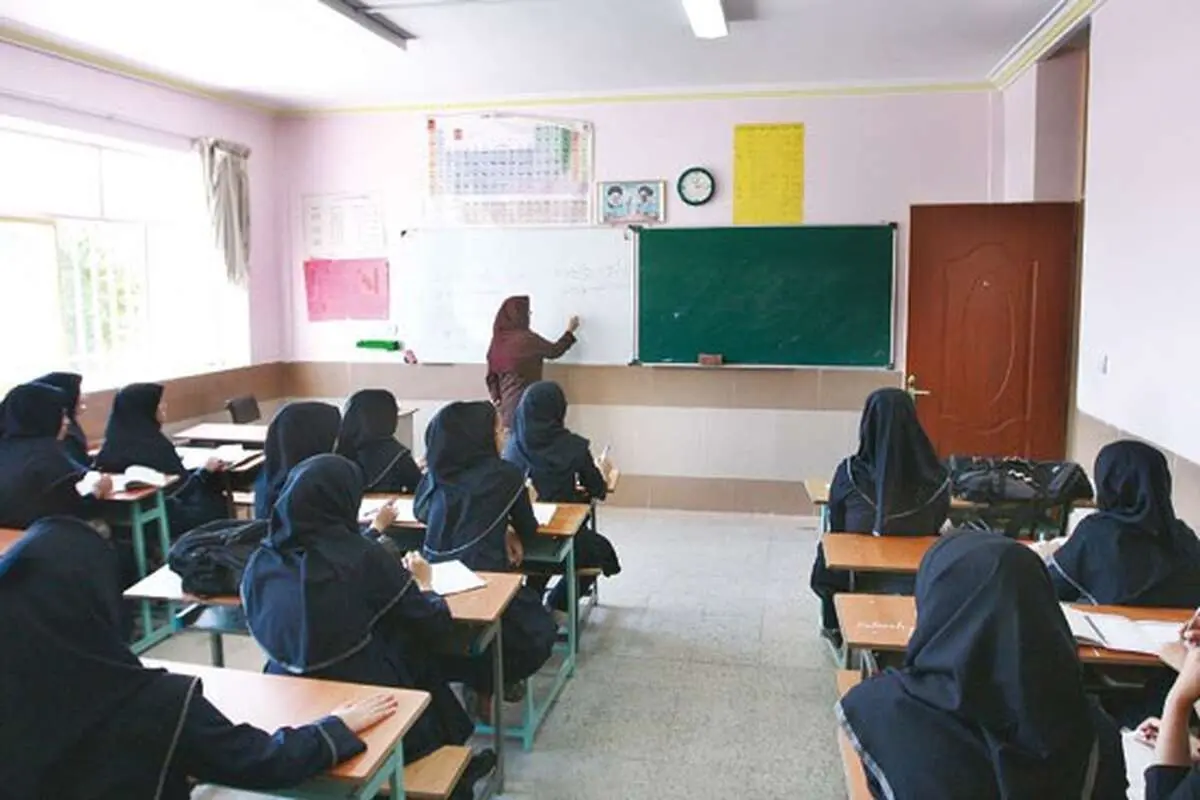 یک خبر مهم از مدیرکل دفتر آموزش متوسطه دوم برای این دانش‌آموزان | گوش به زنگ باشند | امتحانات در ۳ پایه دبیرستان نهایی می شود؟ 
