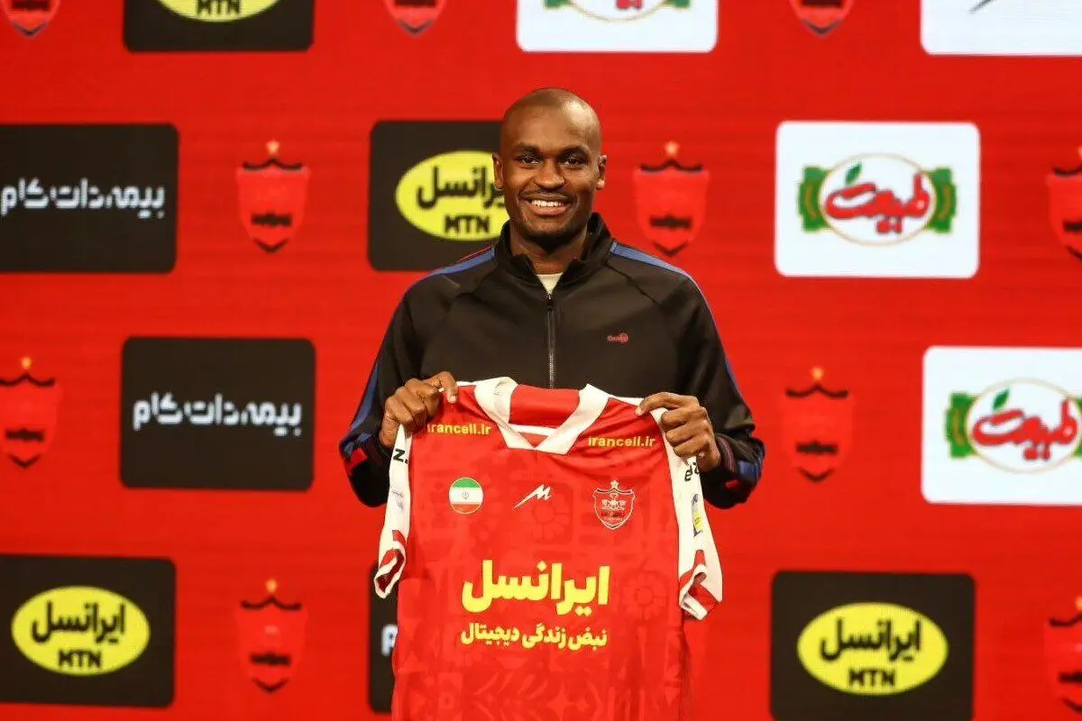 تصویر | استقبال گرم هواداران پرسپولیس از مرد سال آسیا