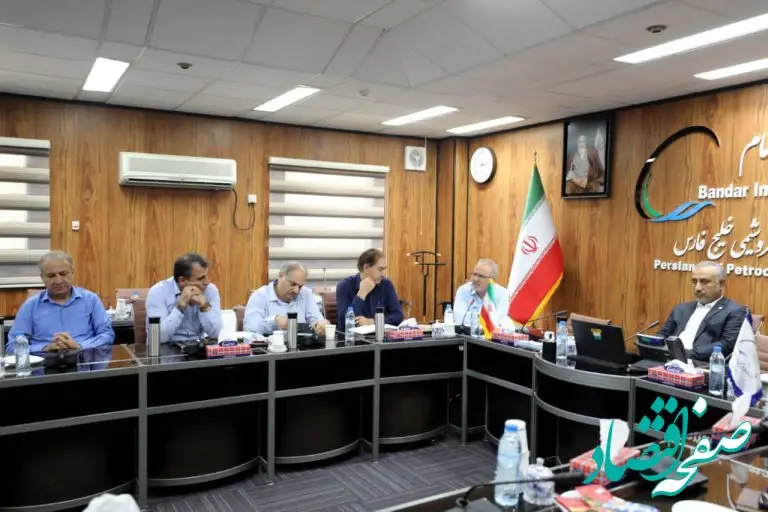 ترسیم راهبرد اداره تدارکات در دیدار مدیرعامل پتروشیمی بندرامام با کارکنان